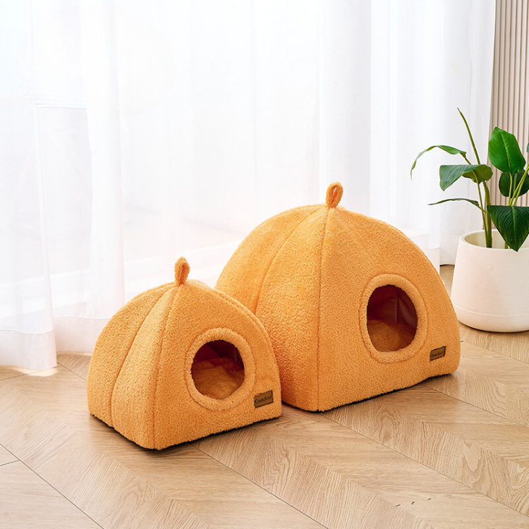 Cozy Winter Cat House Bed - Warm & Comfortable Pet Accessory