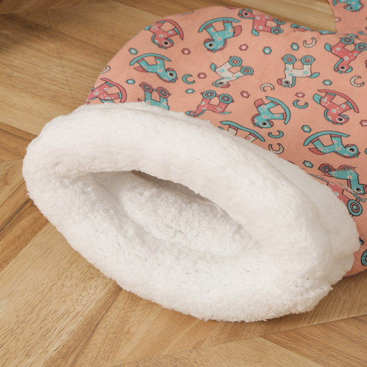 Cozy Cat Cave Sleeping Bag: Warm & Comfortable Pet Accessory