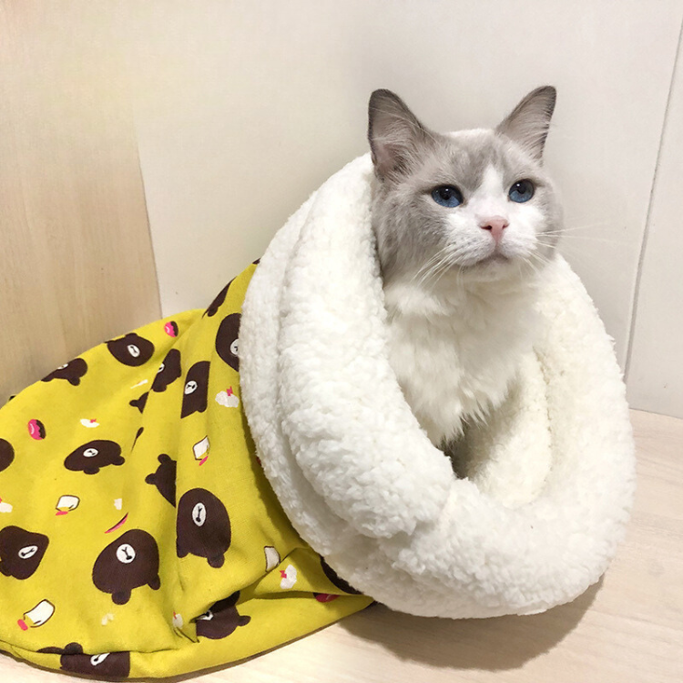 Cozy Cat Cave Sleeping Bag: Warm & Comfortable Pet Accessory