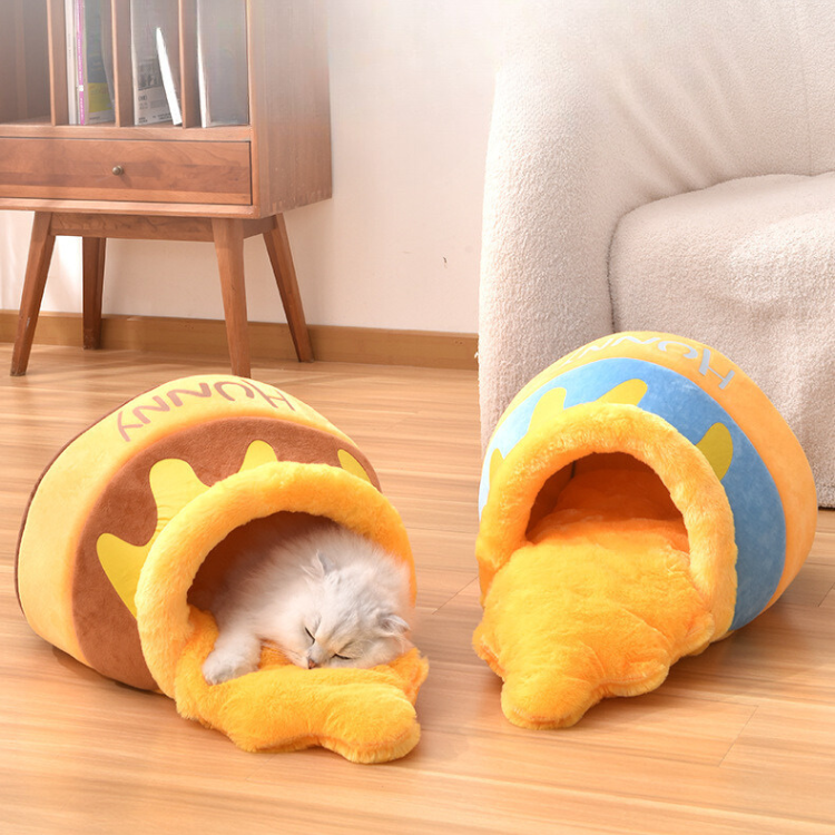 Cozy Covered Cat Bed - Perfect for Autumn & Winter Comfort