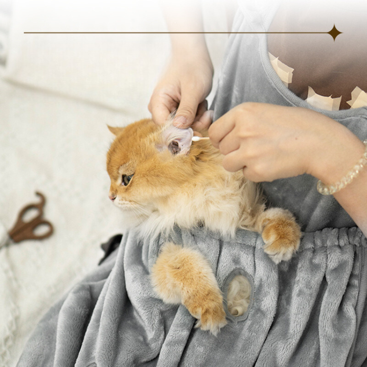 Durable Cat Grooming Apron for Easy Pet Care