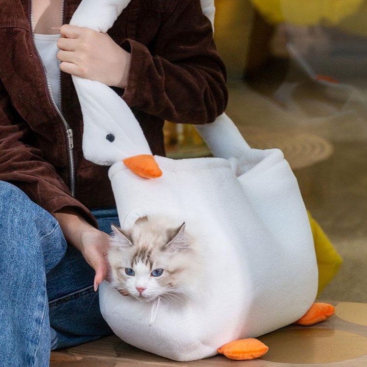 Durable Goose-Shaped Plush Cat Carrier Bag for Travel