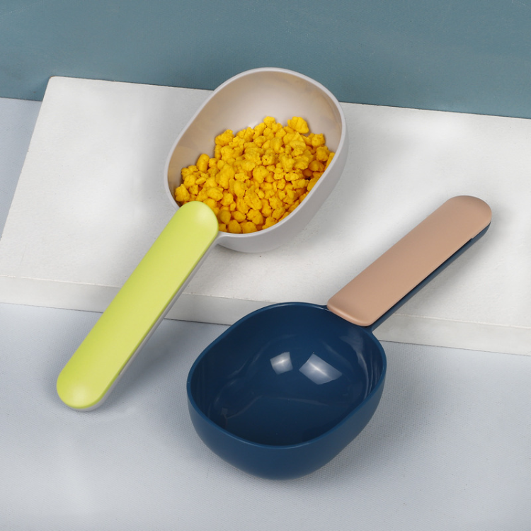 Durable Pet Food Scoop with Clip - Easy Feeding Tool