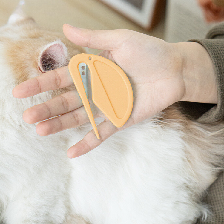 Cat Grooming Tool: Effective Detangling & Fur Removal Brush