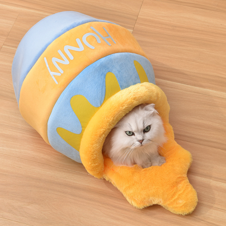 Cozy Covered Cat Bed - Perfect for Autumn & Winter Comfort