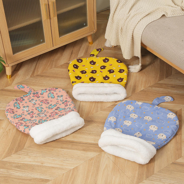 Cozy Cat Cave Sleeping Bag: Warm & Comfortable Pet Accessory