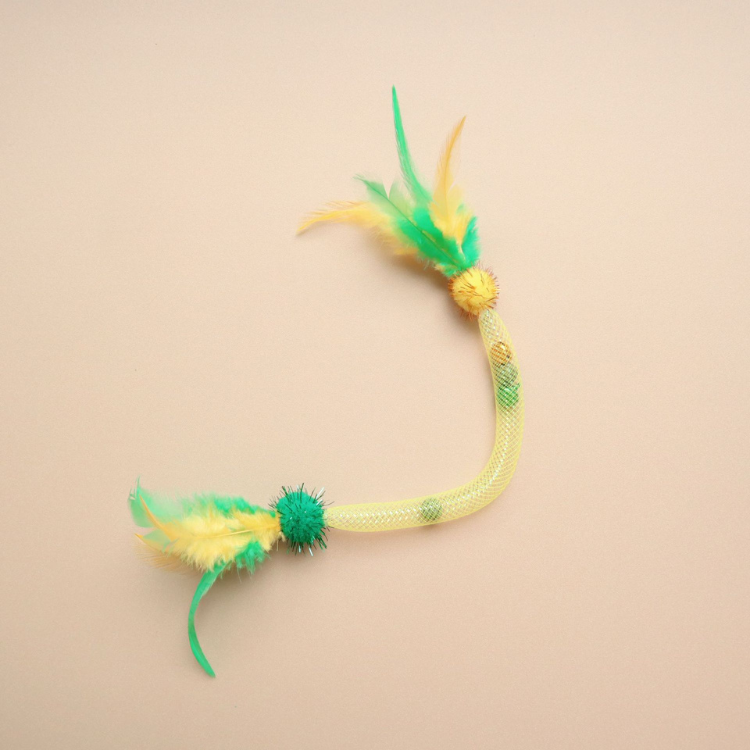 Interactive Cat Toy: Chewing Catnip Ball with Feathers